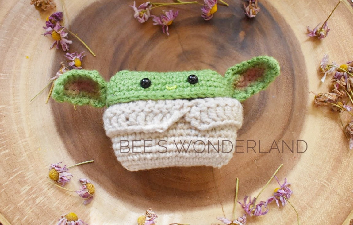 Cute alien AirPod Pro case, Crochet AirPod case, Handmade gifts , baby alien AirPod Pro, Valentine’s gift, gift for her