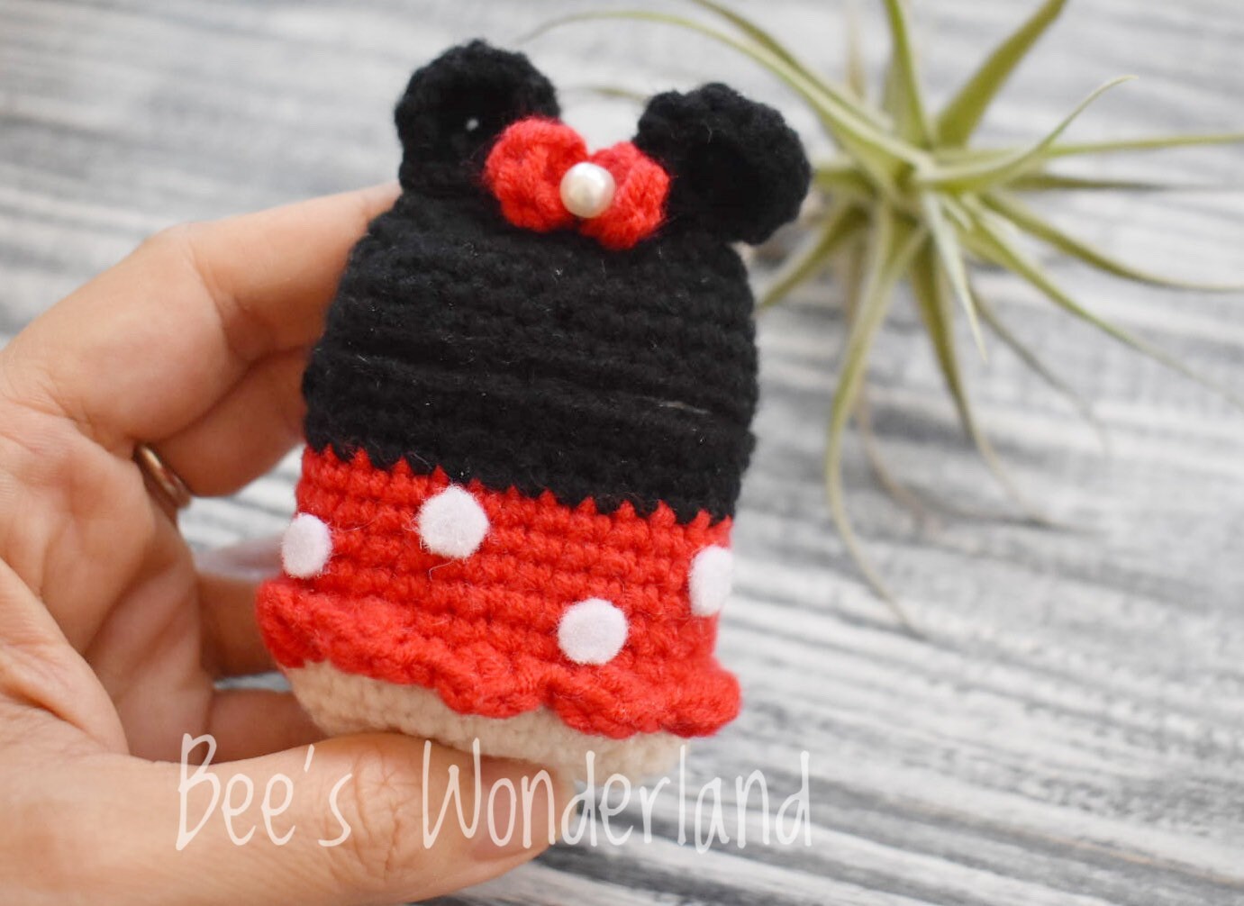 Crocheted Minnie AirPods case
