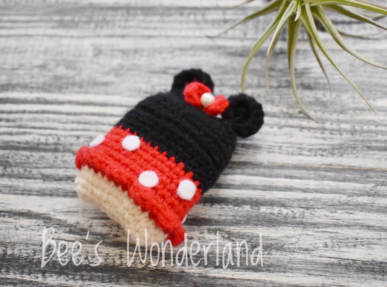 Crocheted Minnie AirPods case