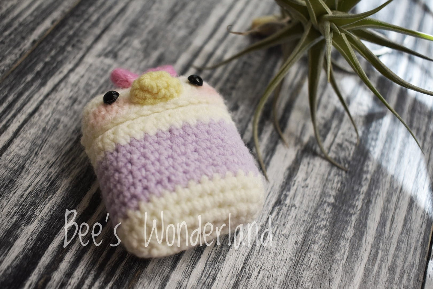 Crocheted Daisy AirPods case