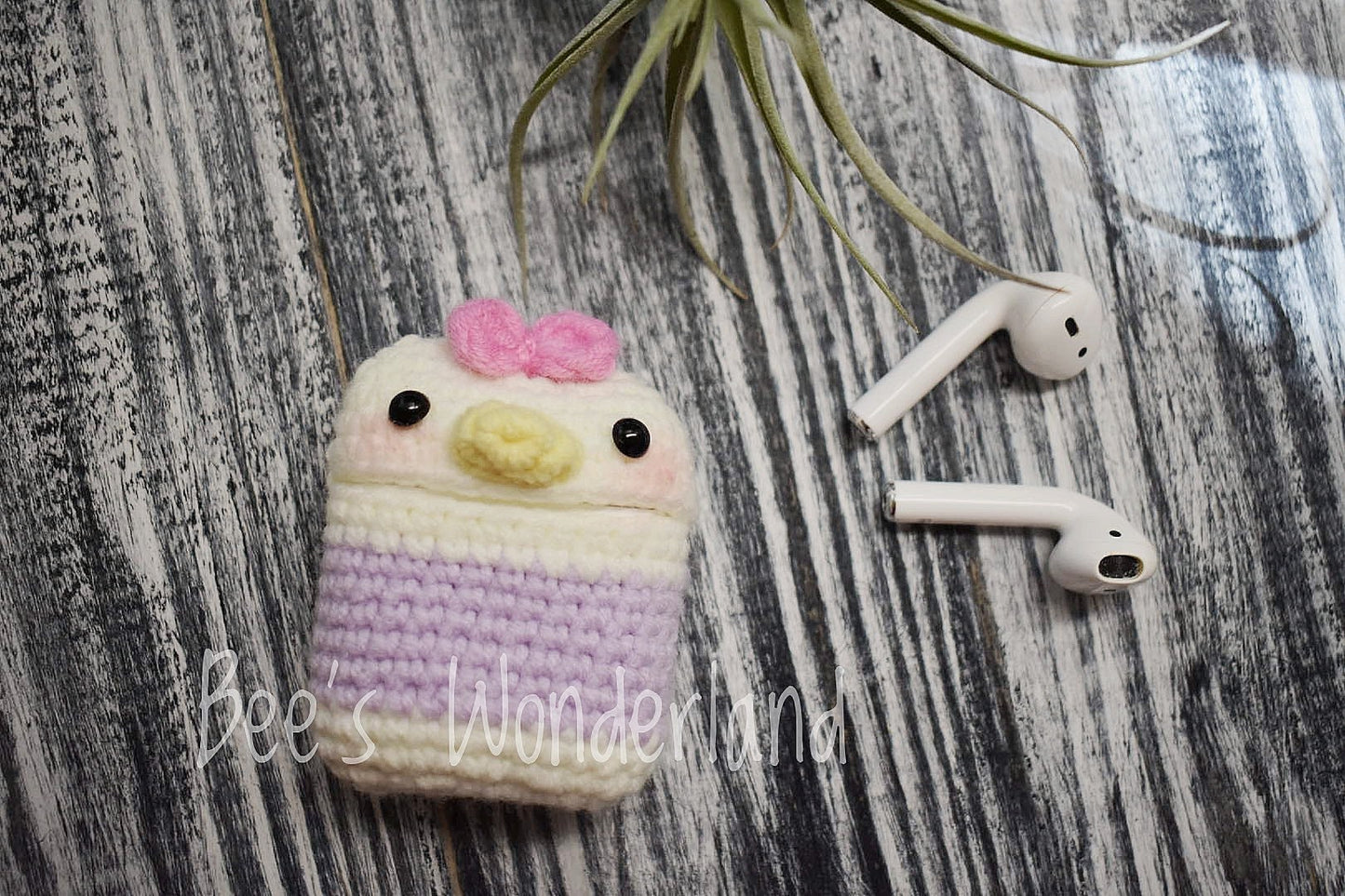 Crocheted Daisy AirPods case