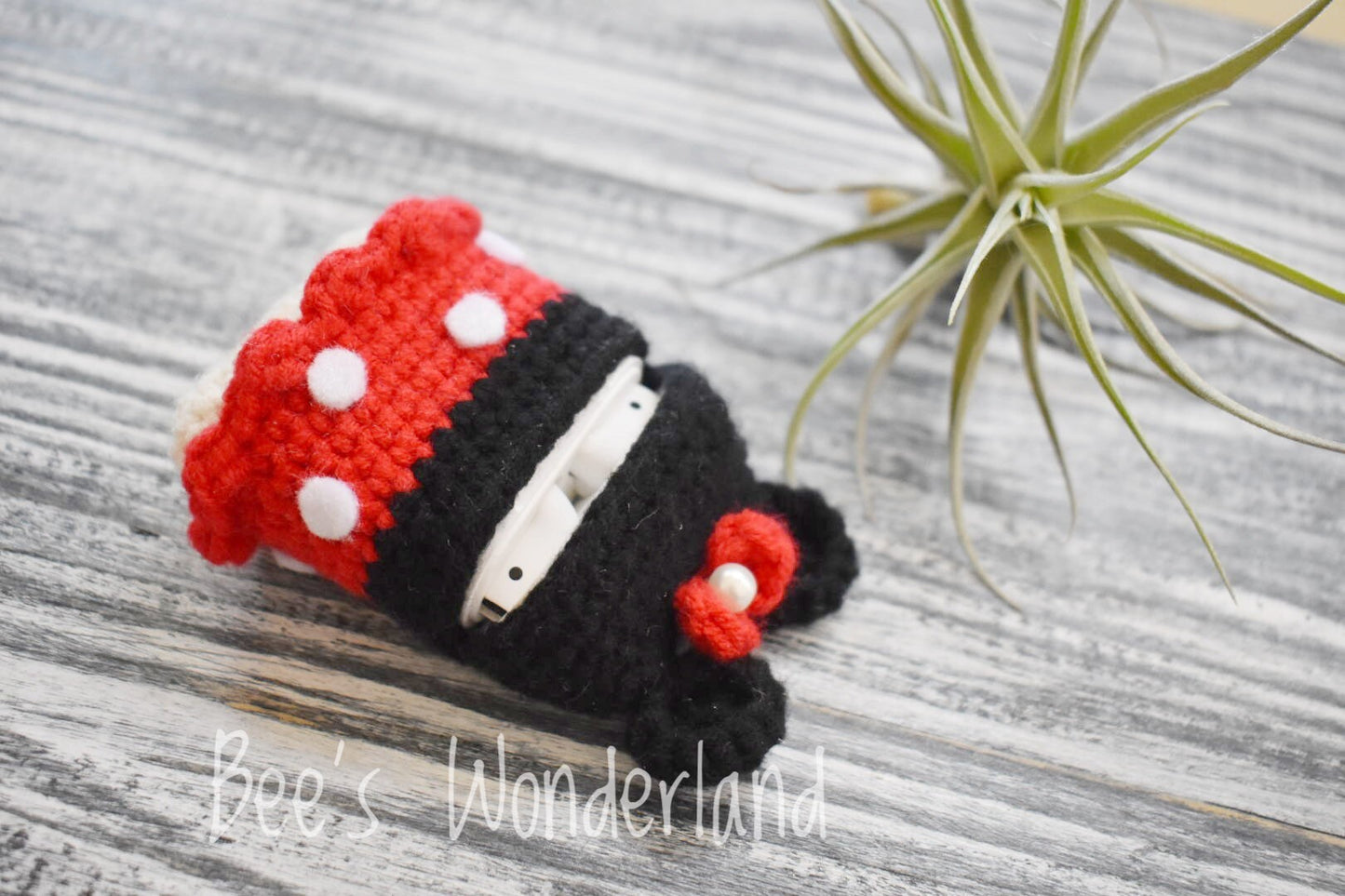 Crocheted Minnie AirPods case
