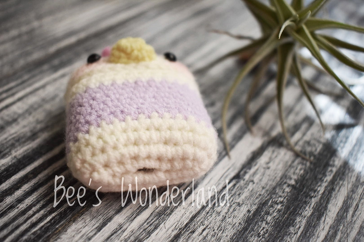 Crocheted Daisy AirPods case