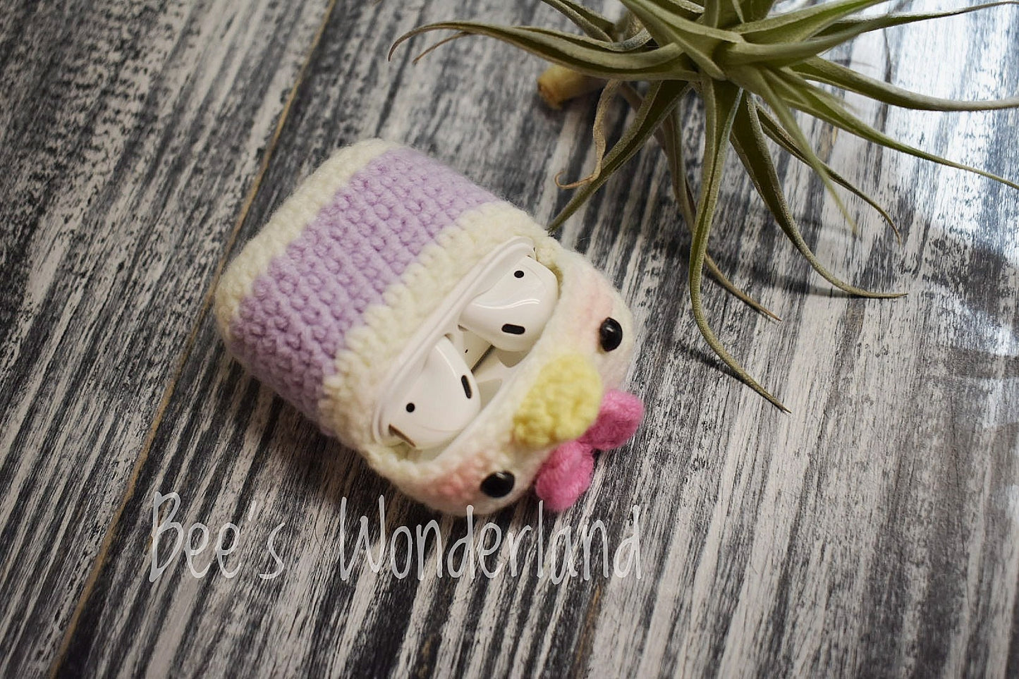 Crocheted Daisy AirPods case