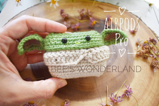 Cute alien AirPod Pro case, Crochet AirPod case, Handmade gifts , baby alien AirPod Pro, Valentine’s gift, gift for her