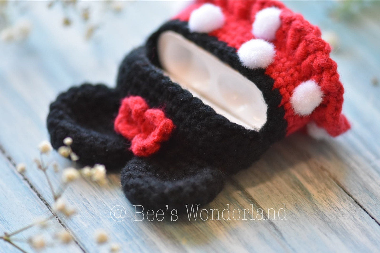 Crocheted Minnie AirPods Pro case