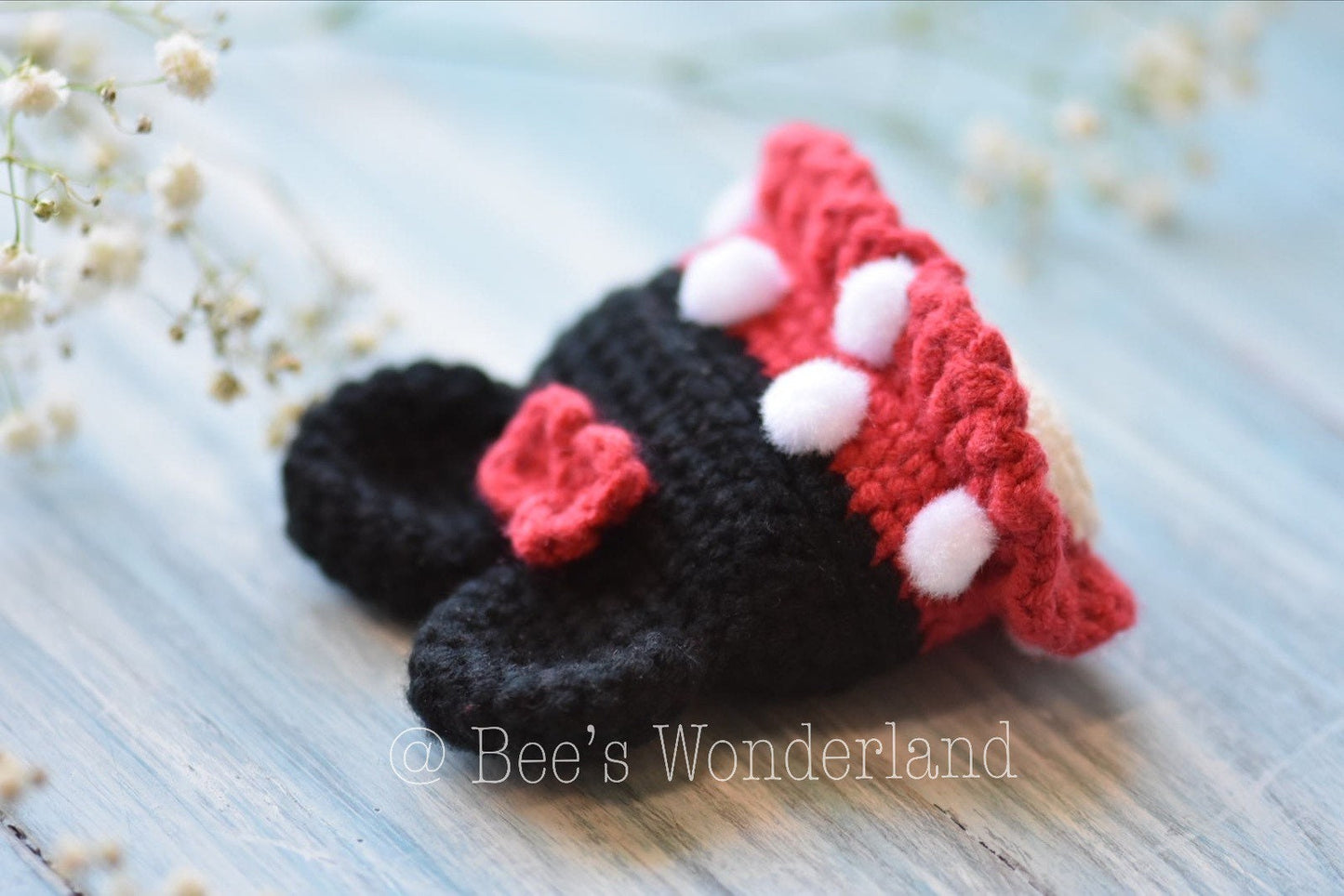 Crocheted Minnie AirPods Pro case